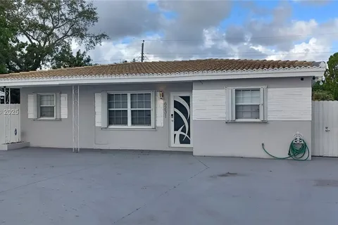6231 Mayo St, Hollywood FL 33023