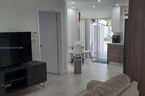 6231 Mayo St, Hollywood FL 33023