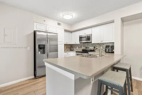 1150 wildwood lakes blvd # 203, Naples FL 34104
