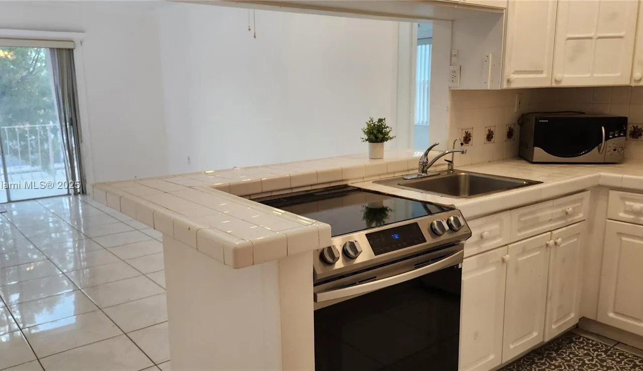 6200 W Flagler St # 201, Miami FL 33144