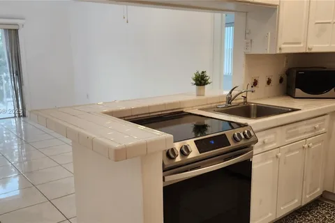 6200 W Flagler St # 201, Miami FL 33144