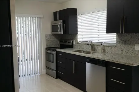 192 Wimbledon Lake Dr # 192, Plantation FL 33324