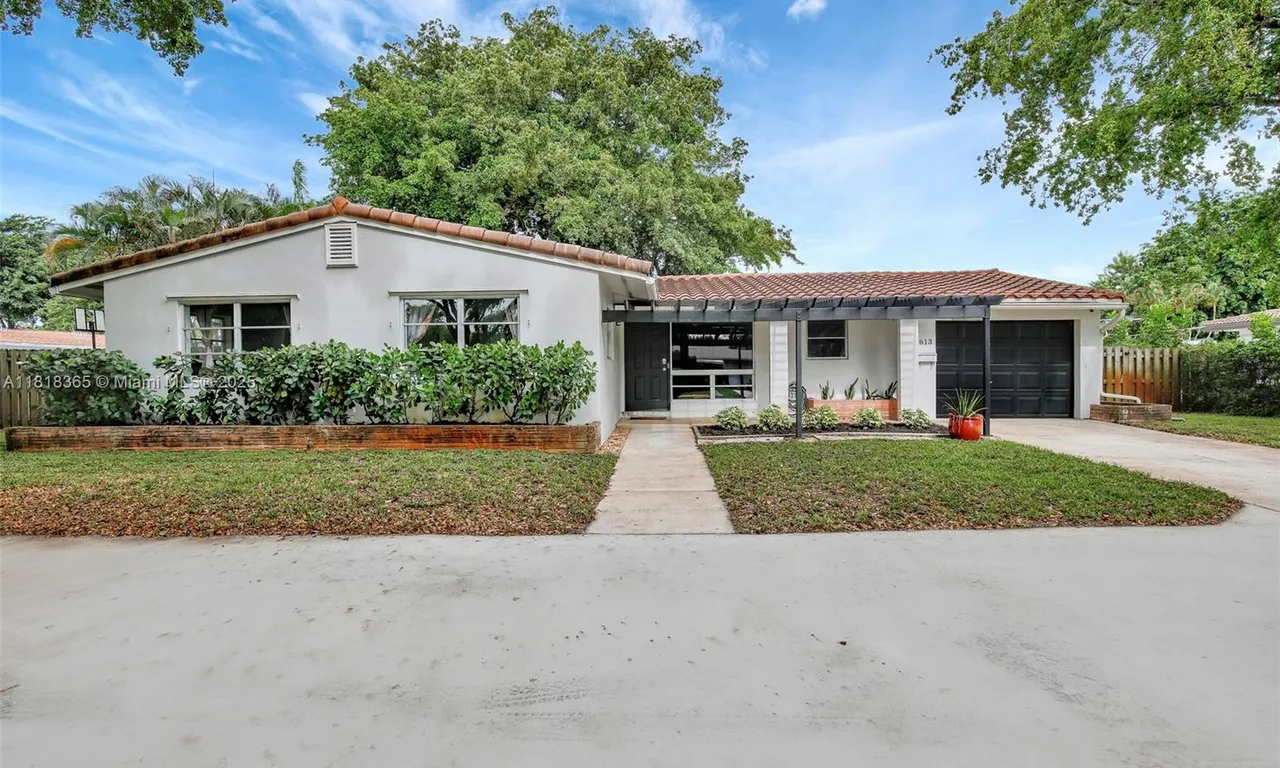 613 Garden Ct, Plantation FL 33317