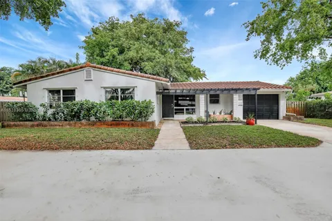 613 Garden Ct, Plantation FL 33317