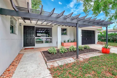 613 Garden Ct, Plantation FL 33317