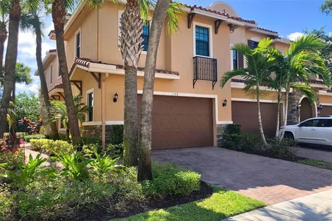 122 SW 127th Ter, Plantation FL 33325