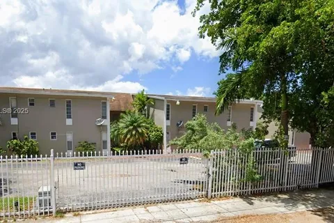 1525 NW 19th Ter # 15, Miami FL 33125
