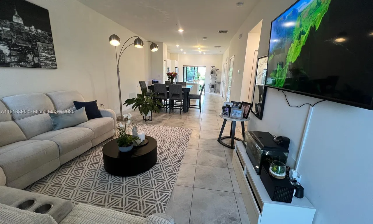 8195 NW 104th Ave # 22, Doral FL 33178