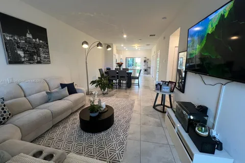 8195 NW 104th Ave # 22, Doral FL 33178