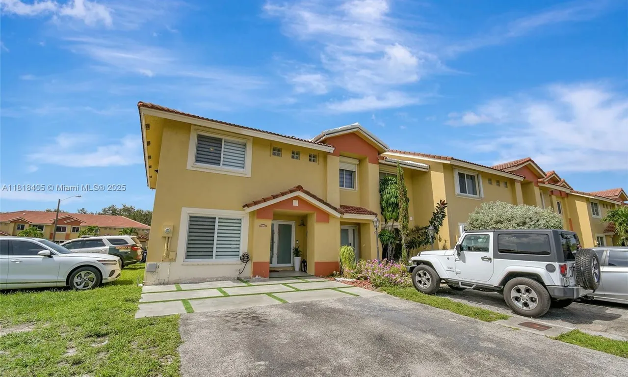 5261 NW 190th St, Miami Gardens FL 33055