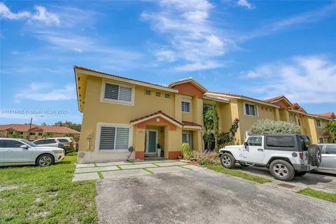 5261 NW 190th St, Miami Gardens FL 33055
