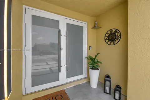 5261 NW 190th St, Miami Gardens FL 33055