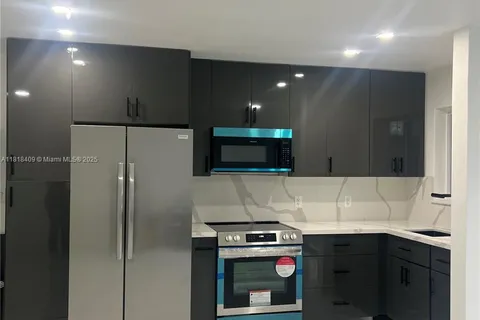 1818 Rodman St # 2D, Hollywood FL 33020