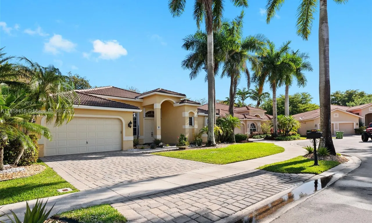 2510 Jardin DR, Weston FL 33327