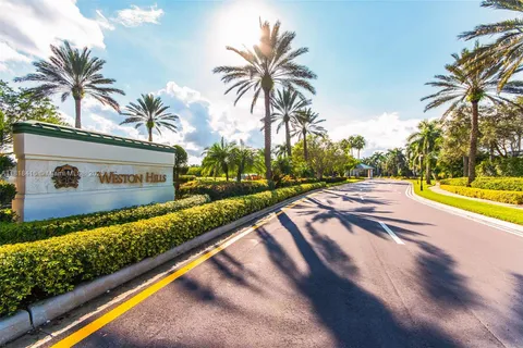 2510 Jardin DR, Weston FL 33327