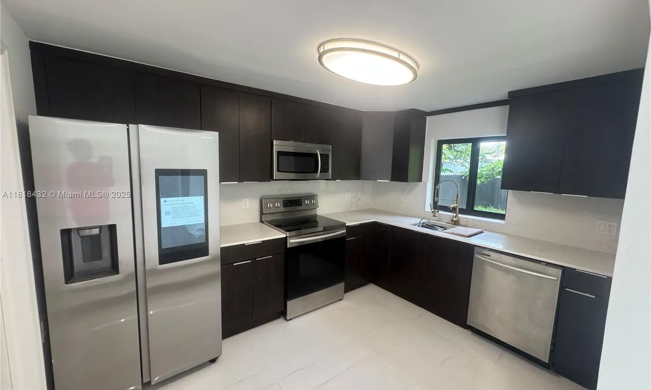 15725 NE 11th Ct, North Miami Beach FL 33162