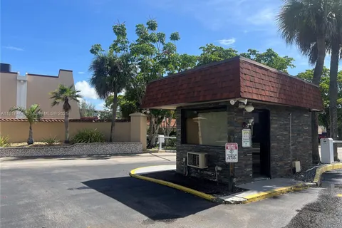 4156 Inverrary Dr # 309, Lauderhill FL 33319