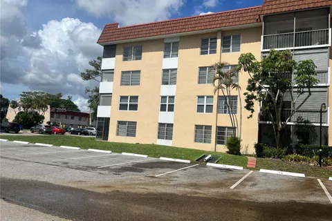 4156 Inverrary Dr # 309, Lauderhill FL 33319