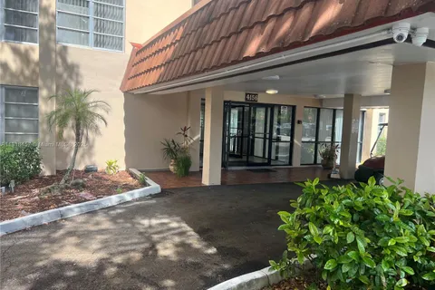 4156 Inverrary Dr # 309, Lauderhill FL 33319