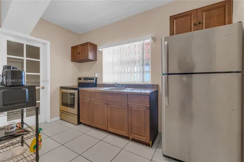 1478 NW 74th St, Miami FL 33147