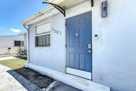 1301 SW 33rd Ter, Fort Lauderdale FL 33312