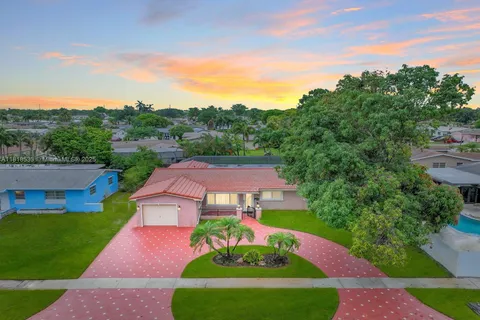 8621 NW 17th Ct, Pembroke Pines FL 33024