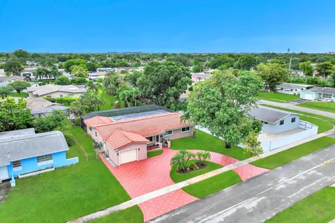 8621 NW 17th Ct, Pembroke Pines FL 33024