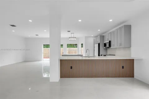 11244 NW 58th Ter, Doral FL 33178