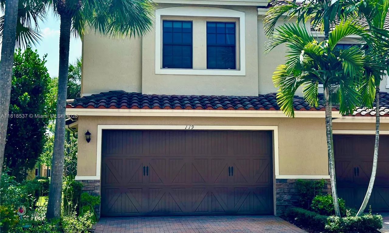 119 Riverwalk Circle East, Plantation FL 33325