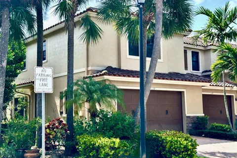 119 Riverwalk Circle East, Plantation FL 33325