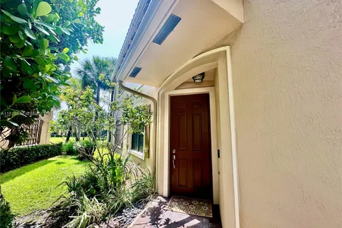 119 Riverwalk Circle East, Plantation FL 33325