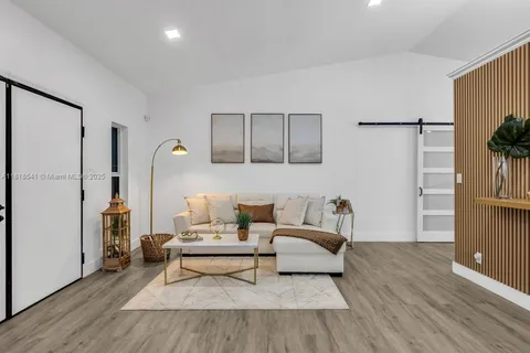 11400 NW 27th St, Plantation FL 33323