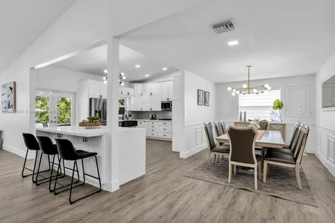 11400 NW 27th St, Plantation FL 33323