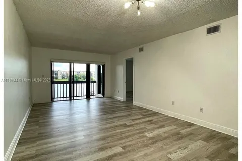 8875 Fontainebleau Blvd # 202, Miami FL 33172