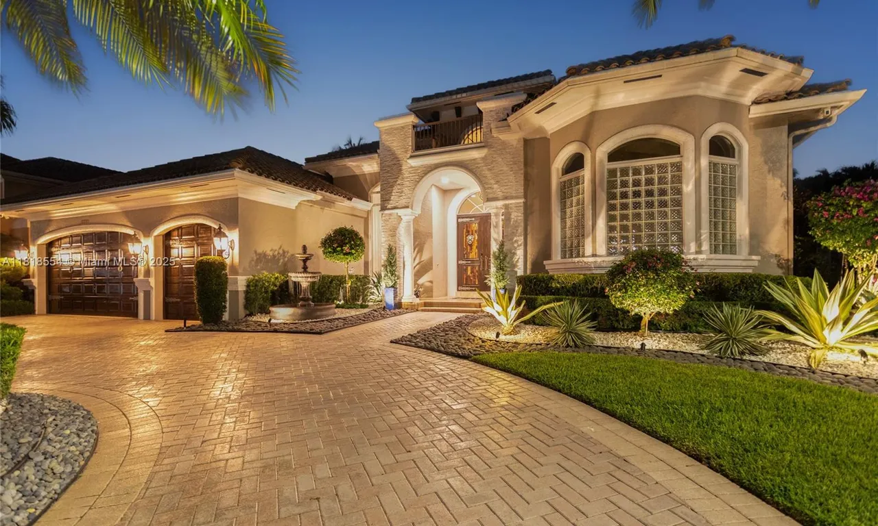 10985 Canary Island Ct, Plantation FL 33324