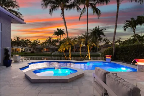 10985 Canary Island Ct, Plantation FL 33324