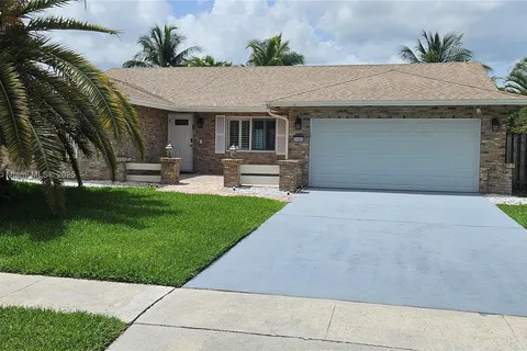 9480 NW 10th St, Plantation FL 33322