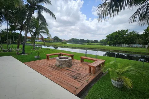 9480 NW 10th St, Plantation FL 33322