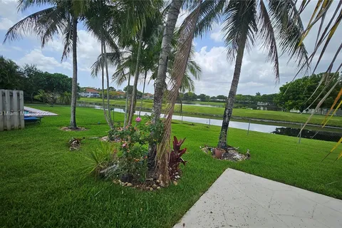 9480 NW 10th St, Plantation FL 33322