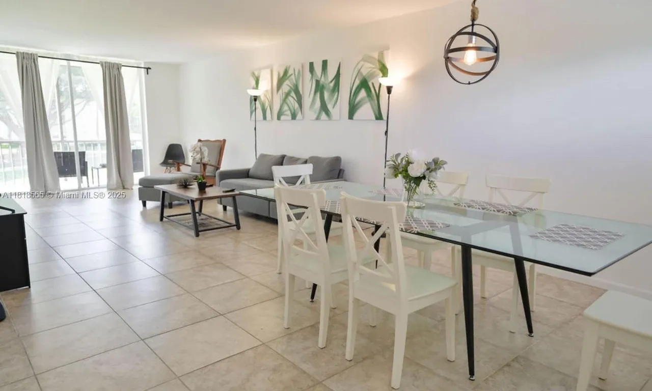 8901 S Hollybrook Blvd # 206, Pembroke Pines FL 33025
