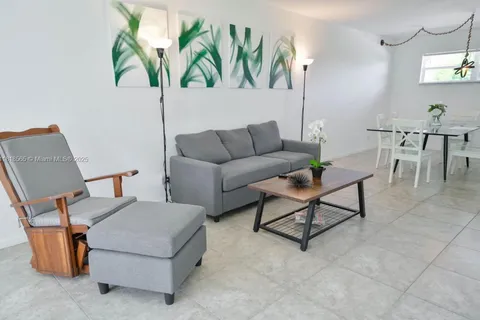 8901 S Hollybrook Blvd # 206, Pembroke Pines FL 33025