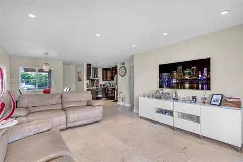 7430 Miami Lakes Dr # E301, Miami Lakes FL 33014