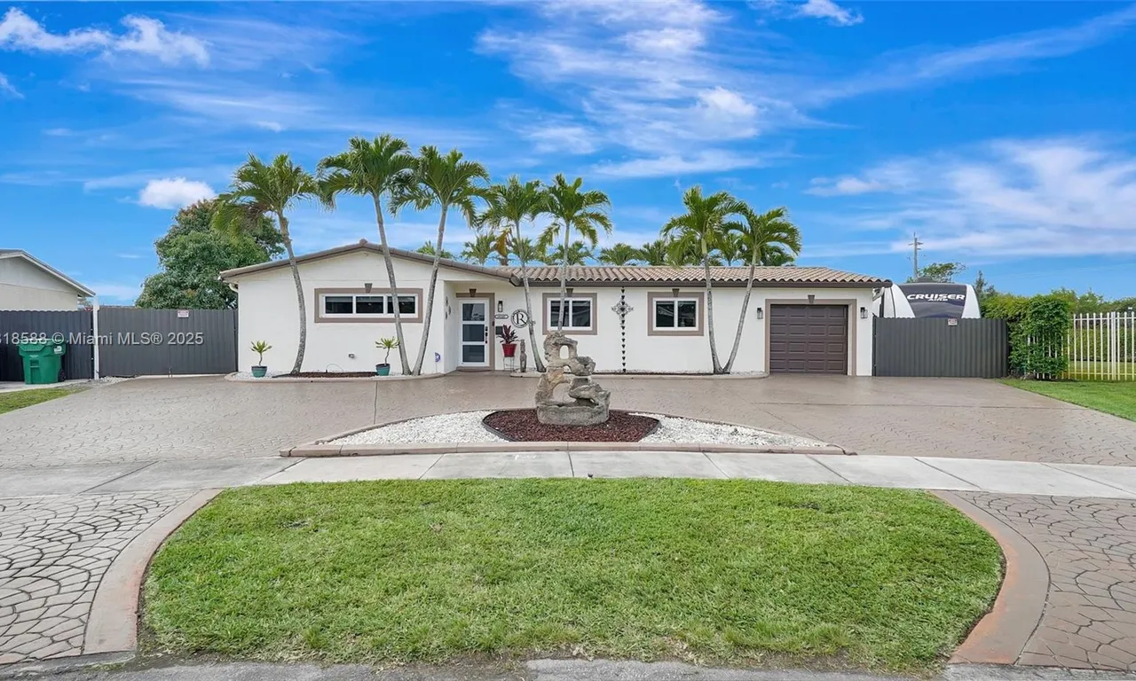 8540 NW 182nd St, Hialeah FL 33015