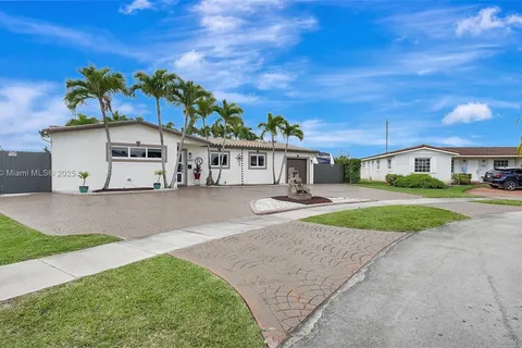 8540 NW 182nd St, Hialeah FL 33015