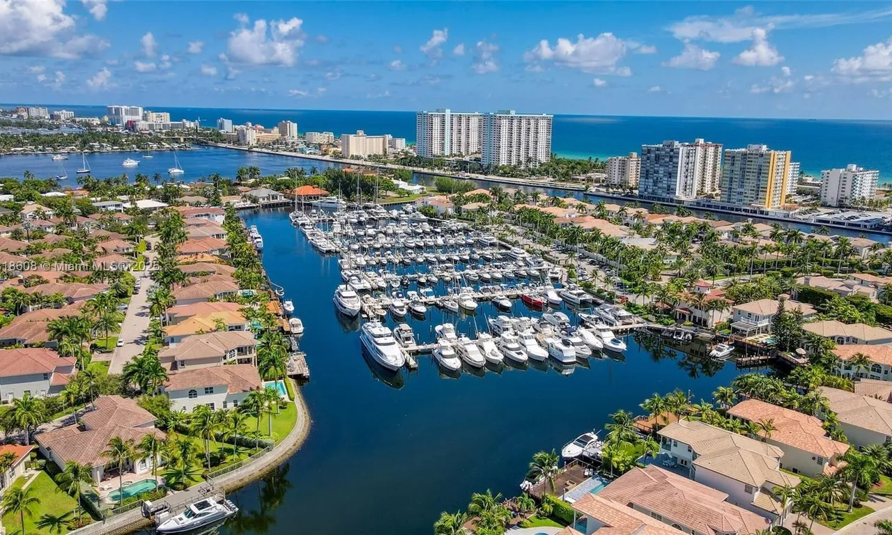 1580 Shoreline Way, Hollywood FL 33019