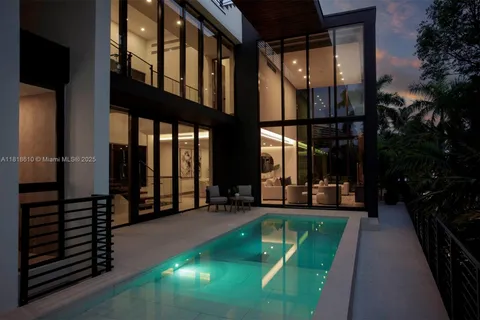 3571 Fair Isle St, Miami FL 33133