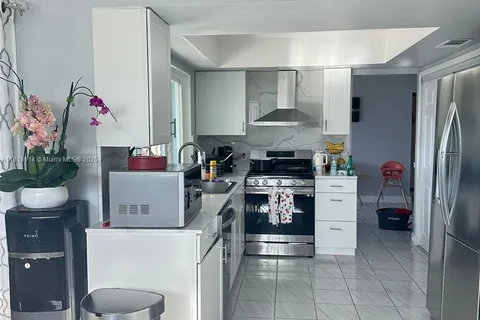 11511 NW 30th Pl, Sunrise FL 33323