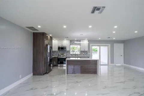 728 SW 4th St, Hallandale Beach FL 33009
