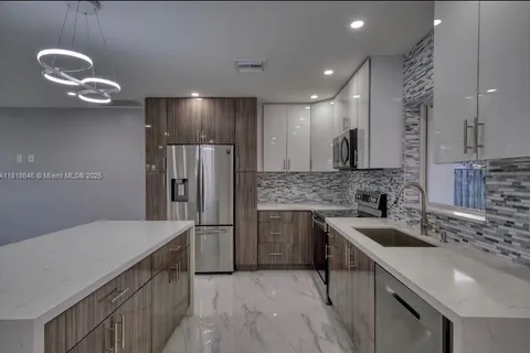 728 SW 4th St, Hallandale Beach FL 33009
