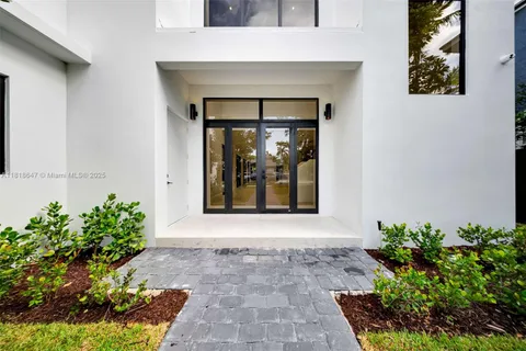 1513 SW 11th Ter, Miami FL 33135